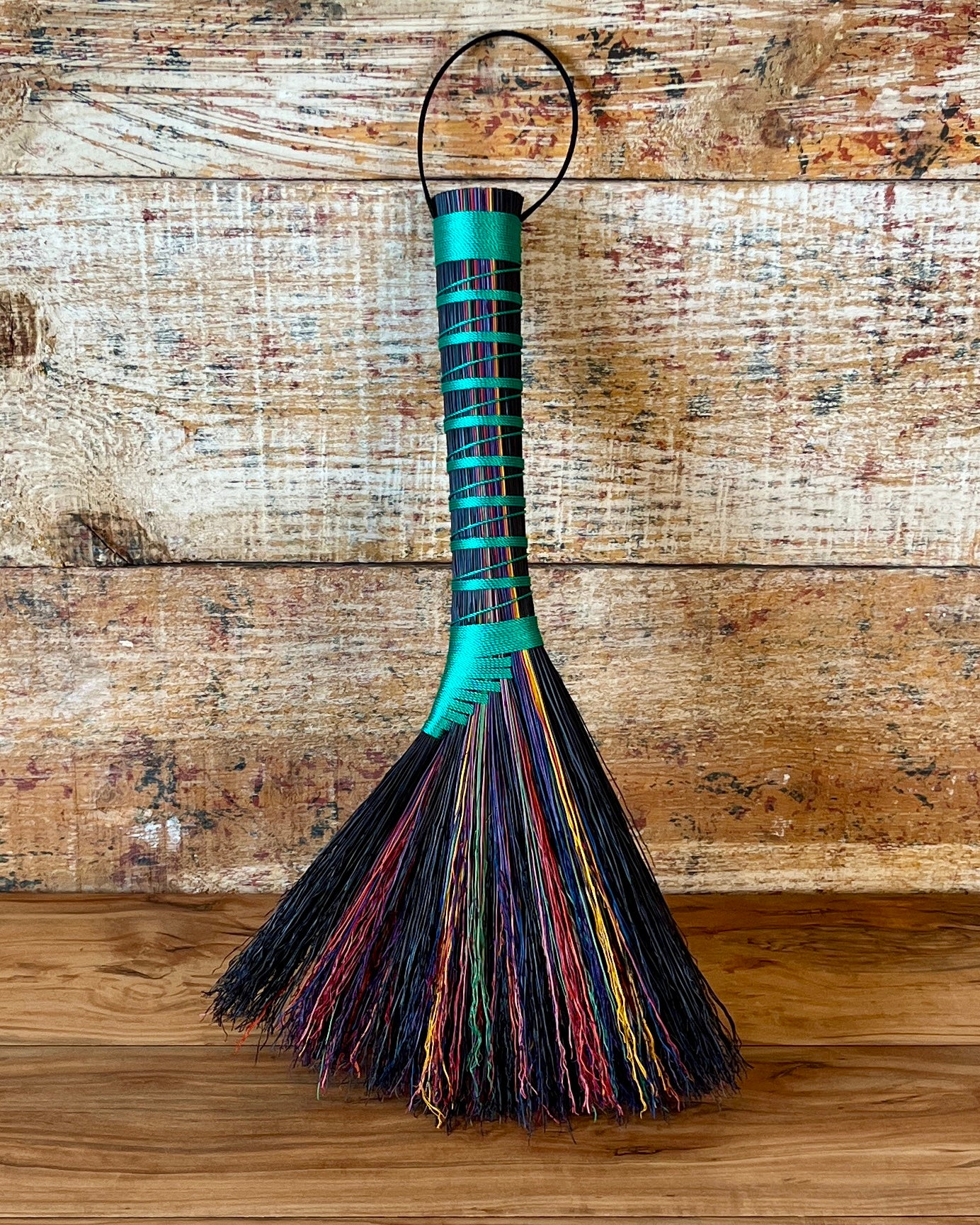 Midnight Prism Whisk/Bold Spectrum/Teal Thread