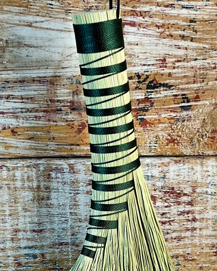 Natural Rustic Whisk/Forest Green Thread